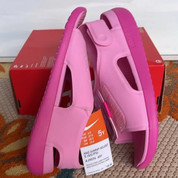 NIKE SUNRAY ADJUST 5 (GS/PS)
PSYCHIC PINK/LASER FUCHSIA Sandals - Picture 10 of 16